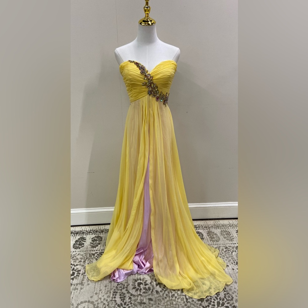NWT Tony Bowls. Size 10